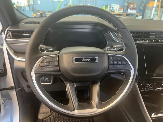 2025 Jeep Grand Cherokee GRAND CHEROKEE LAREDO X 4X4