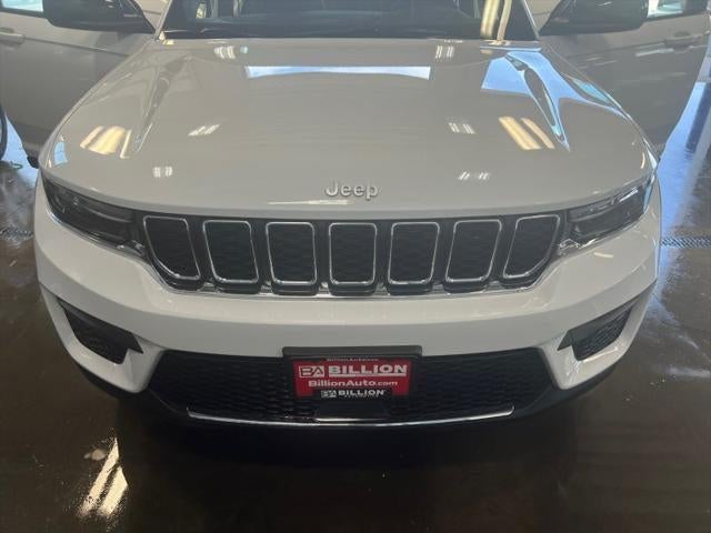 2025 Jeep Grand Cherokee GRAND CHEROKEE LAREDO X 4X4