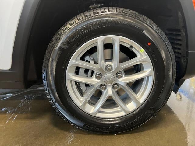 2025 Jeep Grand Cherokee GRAND CHEROKEE LAREDO X 4X4