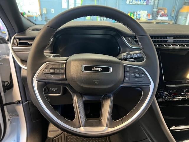 2025 Jeep Grand Cherokee GRAND CHEROKEE LAREDO X 4X4