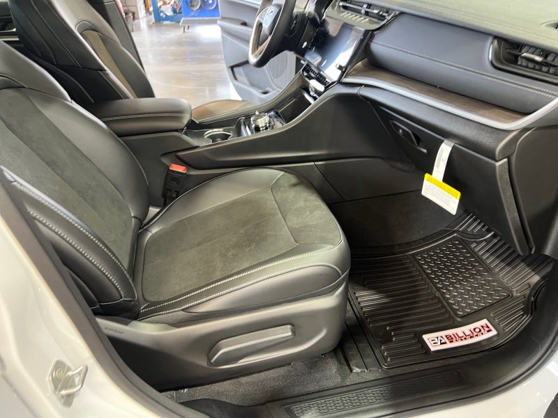 2026 Jeep Grand Cherokee GRAND CHEROKEE L LAREDO ALTITUDE 4X4