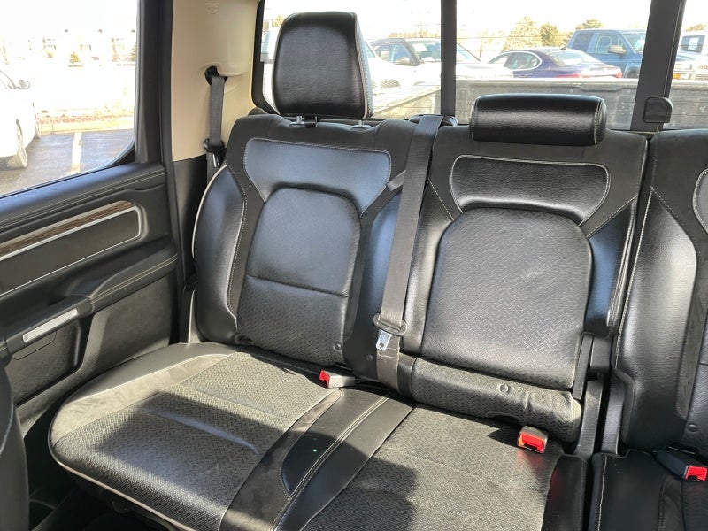 2019 RAM 1500 Laramie Crew Cab 4x4 6'4' Box