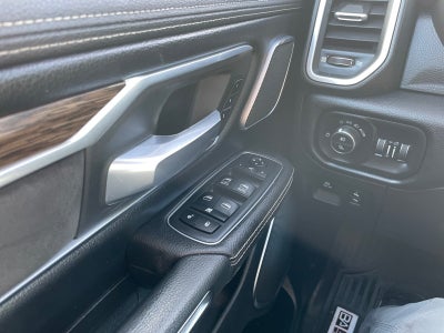 2019 RAM 1500 Laramie Crew Cab 4x4 6'4' Box