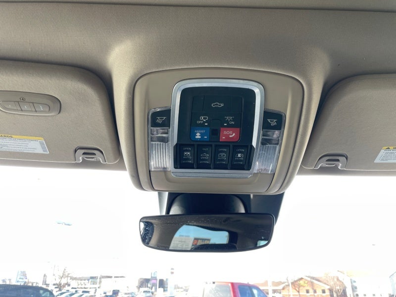 2019 RAM 1500 Laramie Crew Cab 4x4 6'4' Box