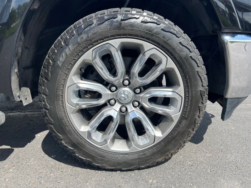 2019 RAM 1500 Laramie Crew Cab 4x4 6'4' Box