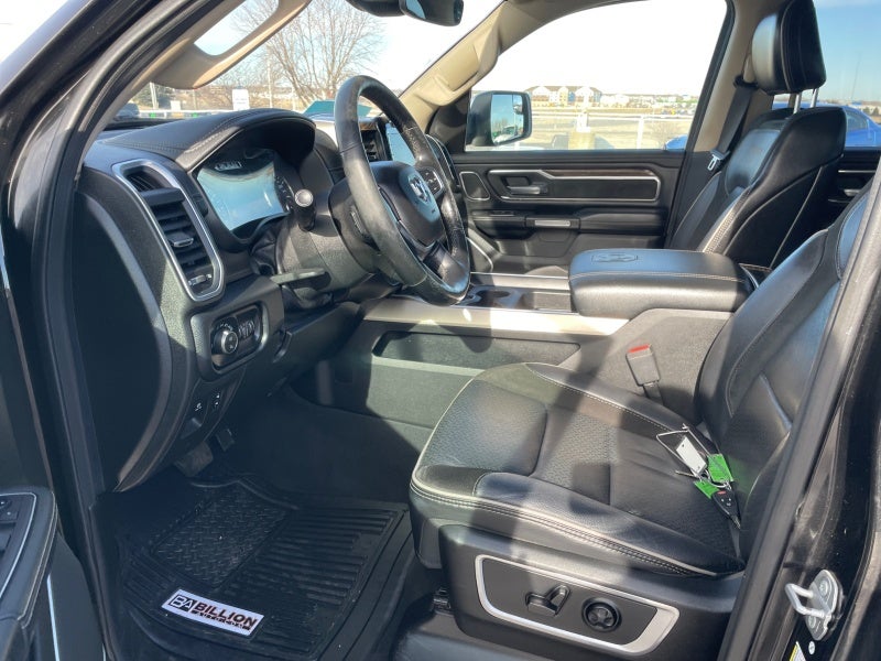 2019 RAM 1500 Laramie Crew Cab 4x4 6'4' Box