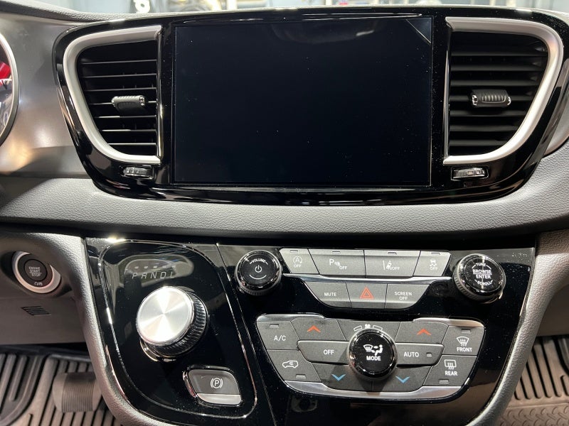 2026 Chrysler Voyager VOYAGER LX