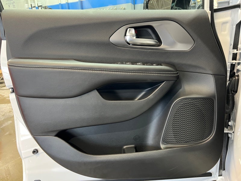 2026 Chrysler Voyager VOYAGER LX