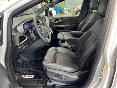 2027 Chrysler Pacifica PACIFICA SELECT AWD