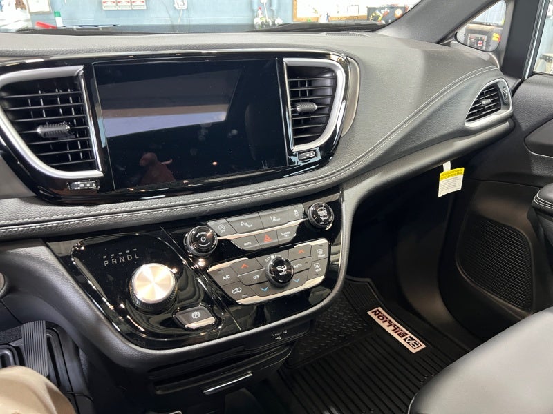 2027 Chrysler Pacifica PACIFICA SELECT AWD