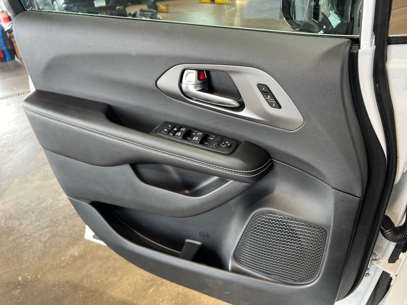 2027 Chrysler Pacifica PACIFICA SELECT AWD