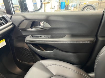 2027 Chrysler Pacifica PACIFICA SELECT AWD