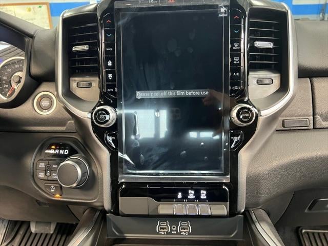 2025 RAM Ram 1500 RAM 1500 BIG HORN CREW CAB 4X4 5'7' BOX